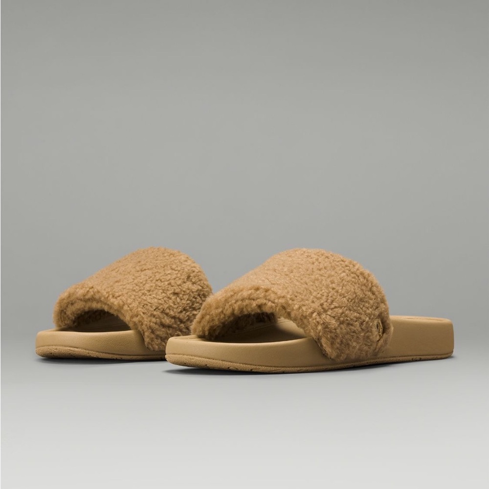 lululemon athletica Camel Fleece Slippers